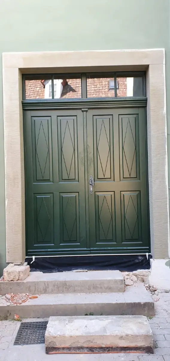 Bild grüne Haustüre mit Glas